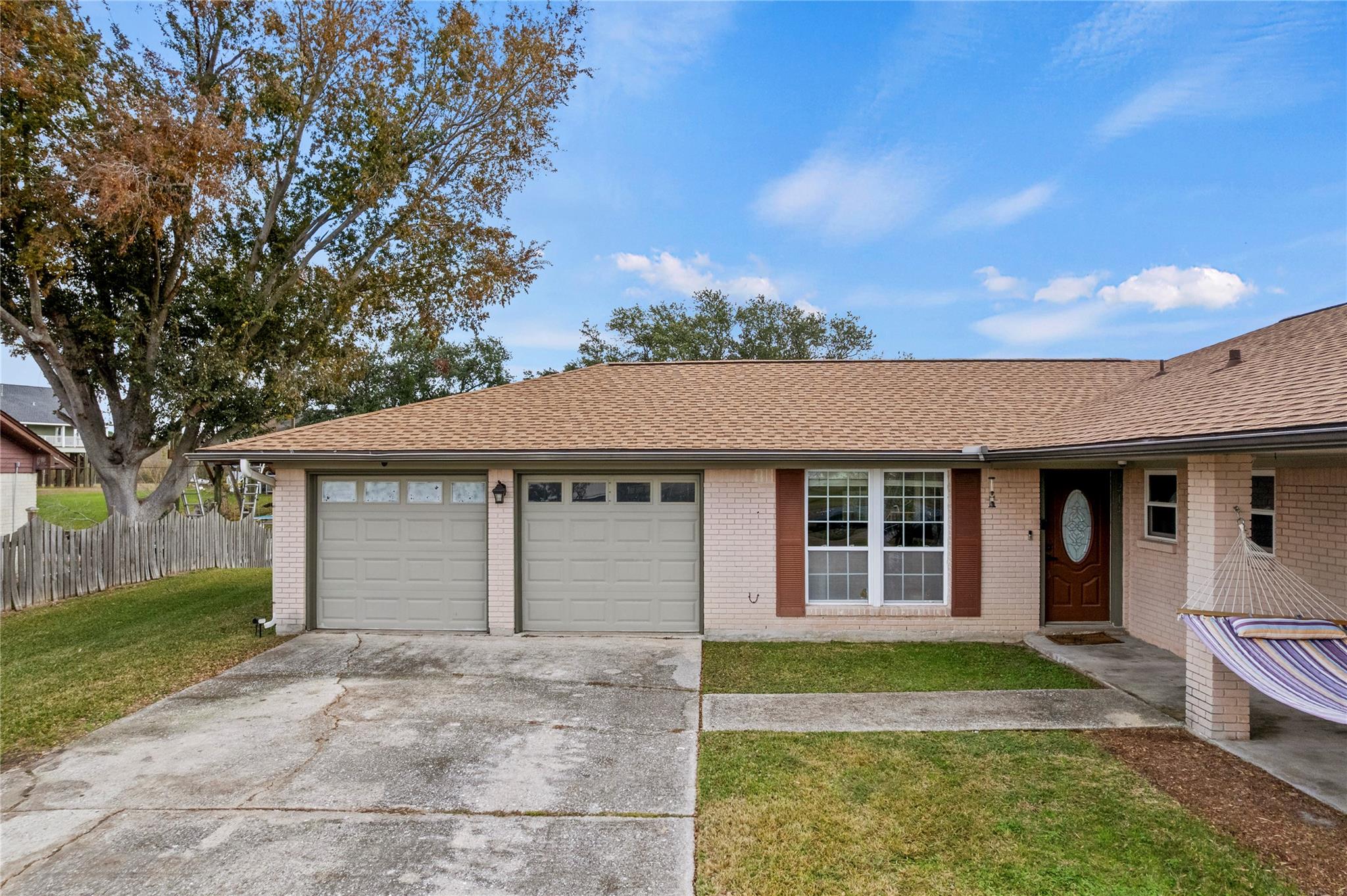 214 Yaupon Dr, Baytown, TX 77520