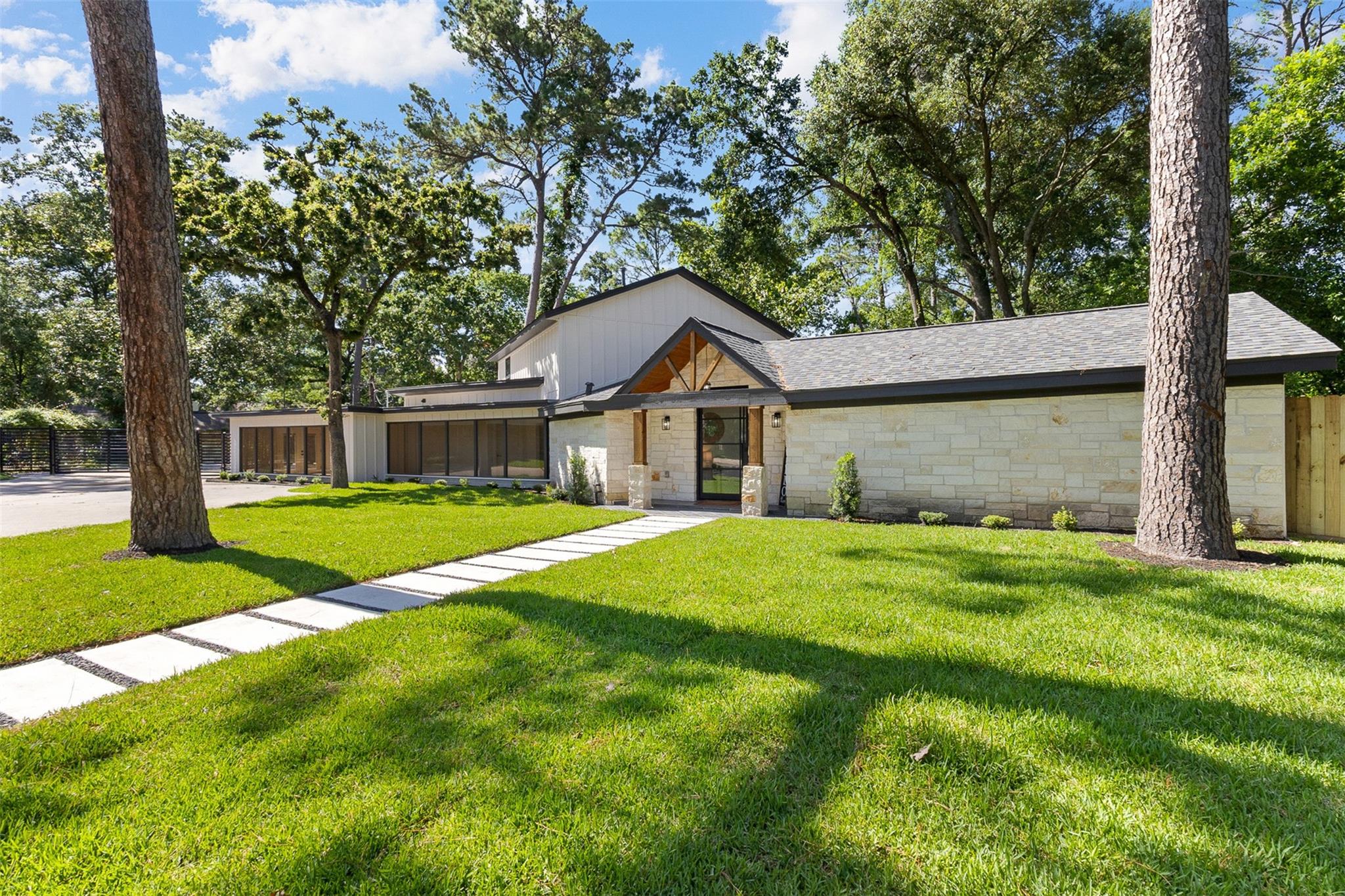 107 Beaver Tail Pt, Houston, TX 77024 photo