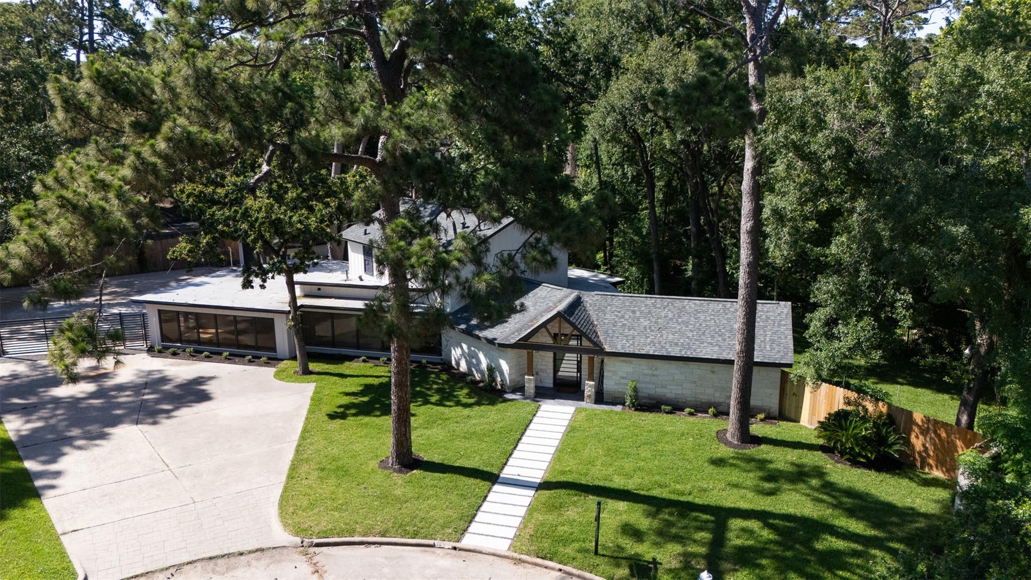 107 Beaver Tail Pt, Houston, TX 77024 photo