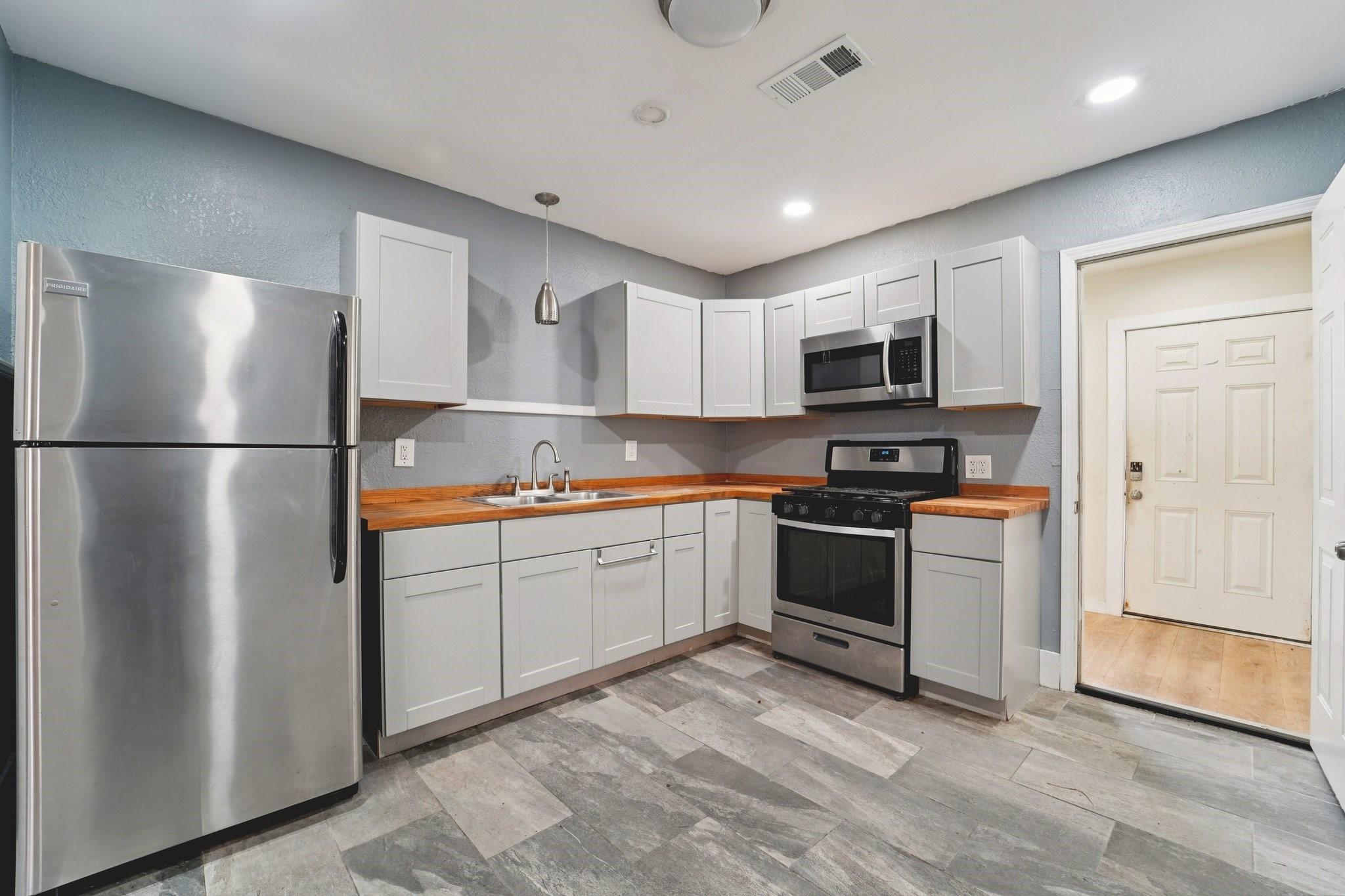 5224 Bernardo De Galvez, Galveston, TX 77551 photo