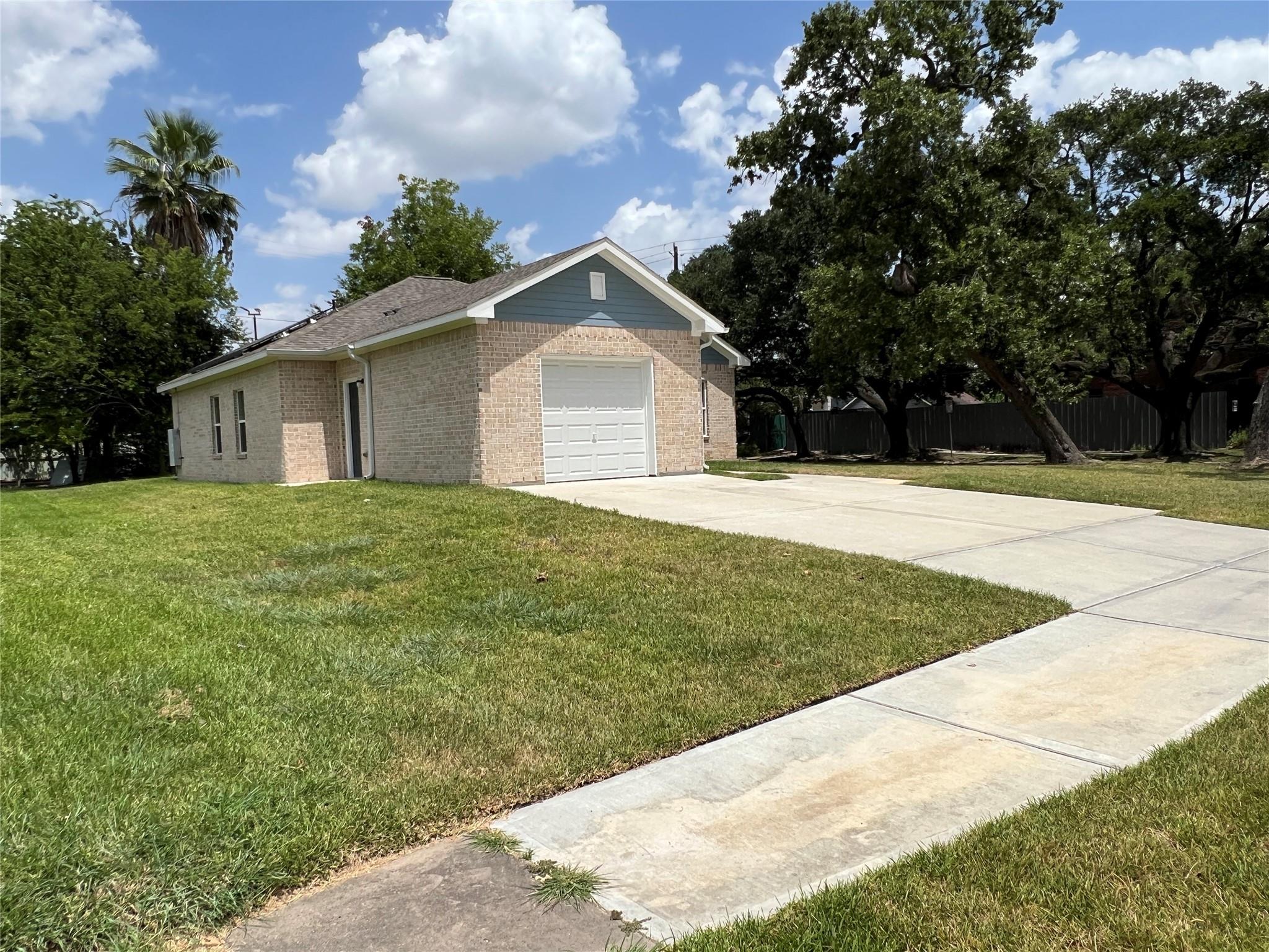 2323 Oakdale St, Houston, TX 77004 photo