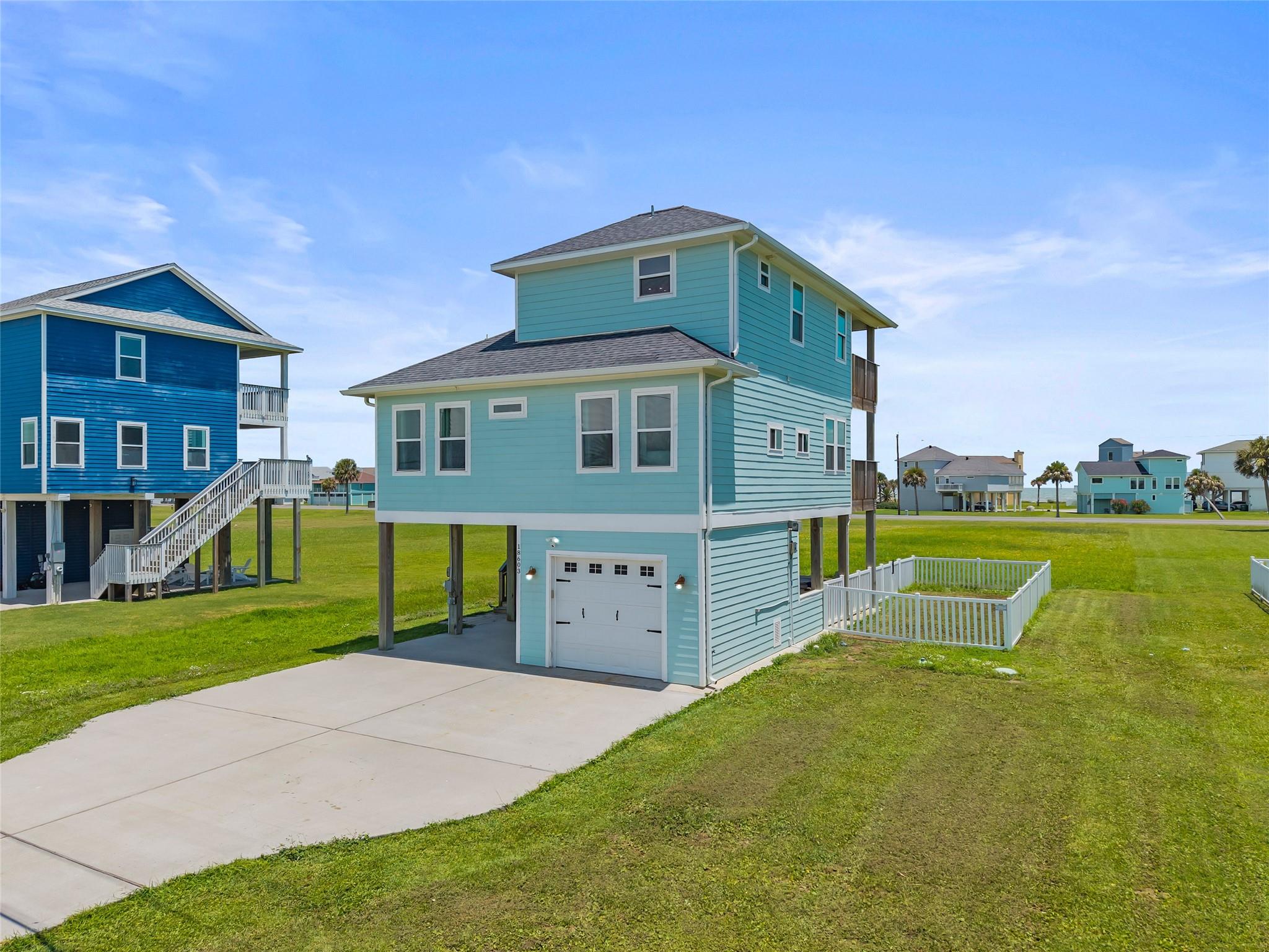 18603 Shaman Dr, Galveston, TX 77554