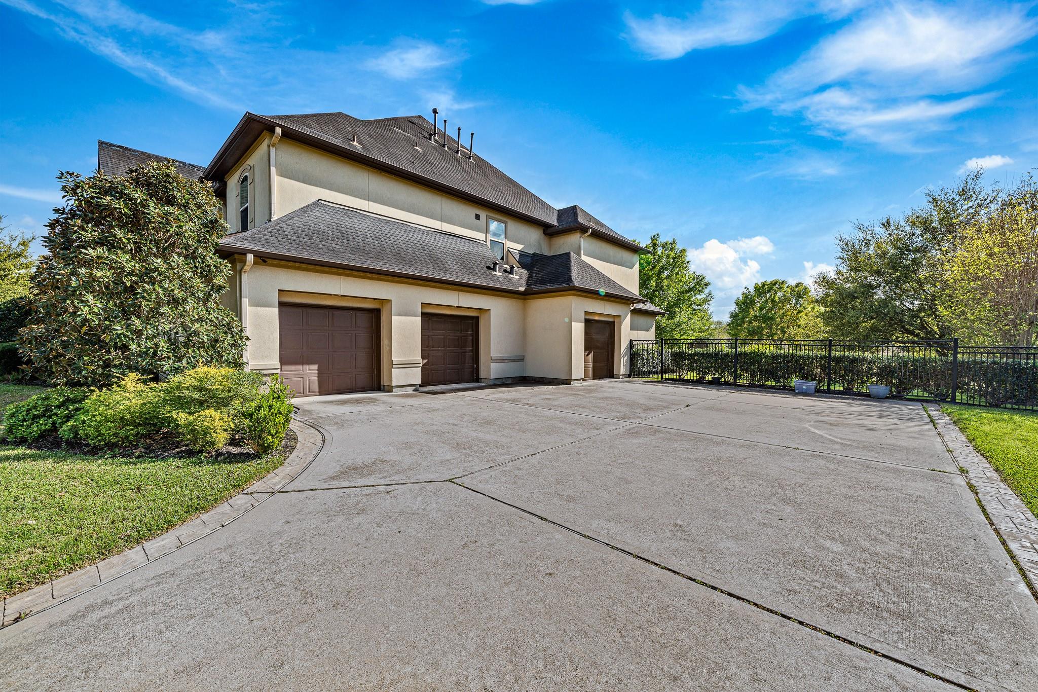 17515 W Bremonds Bend Ct, Cypress, TX 77433 photo