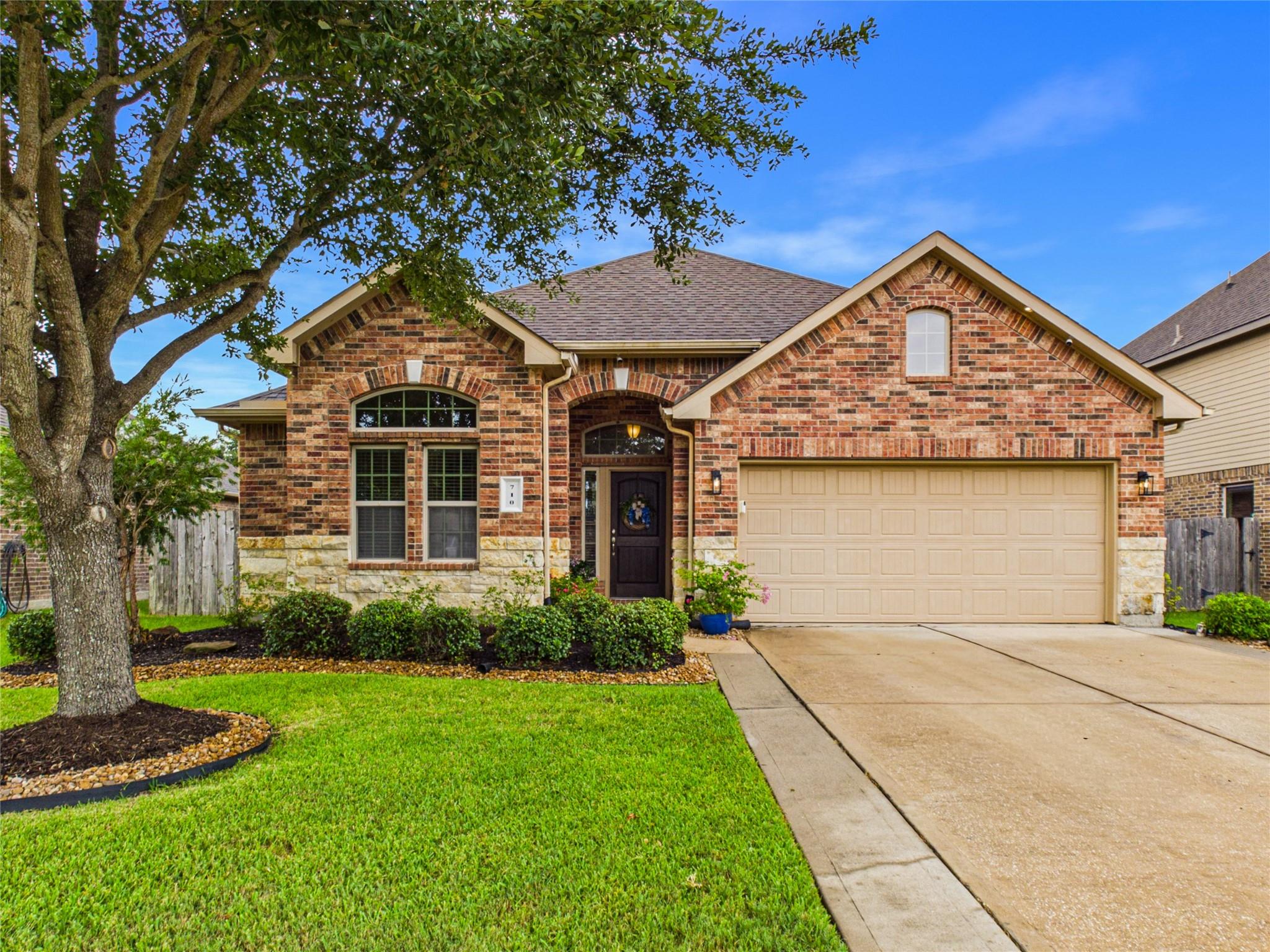 710 Fairway Dr, La Porte, TX 77571