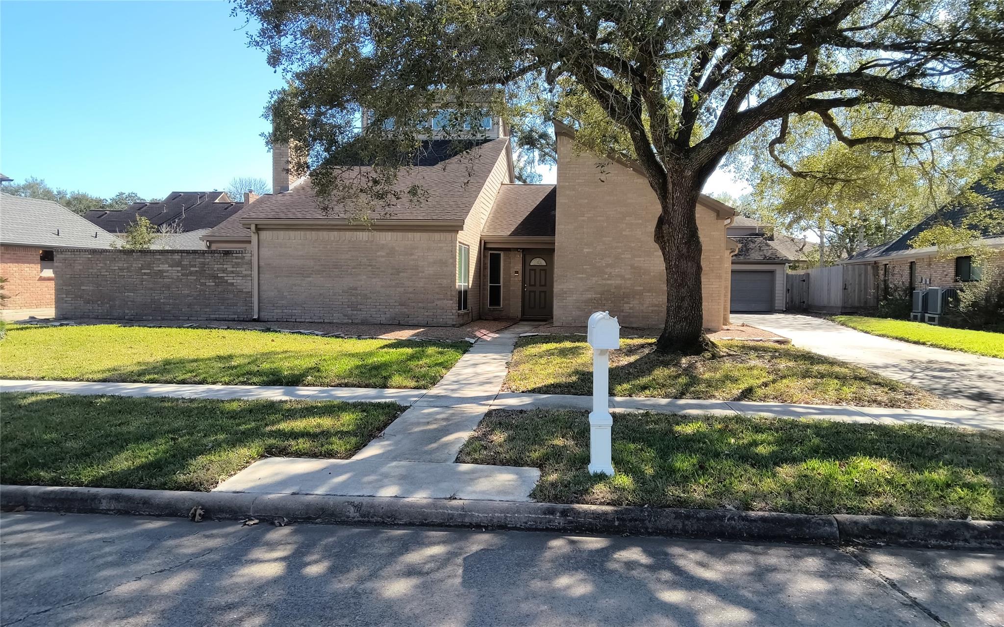 15906 Laurelfield Dr, Houston, TX 77059