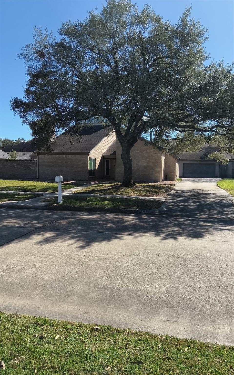 15906 Laurelfield Dr, Houston, TX 77059 photo