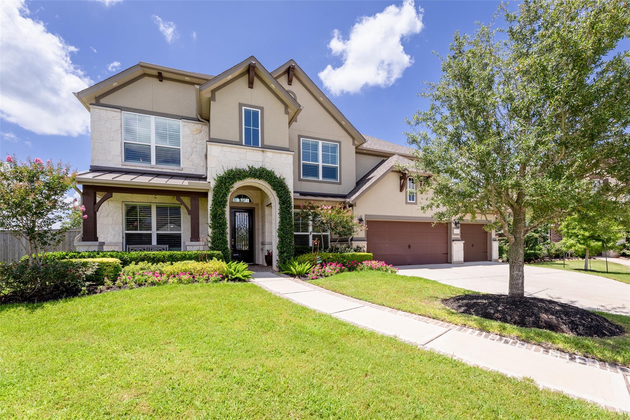 99 Zenith Ln, Sugar Land, TX 77498