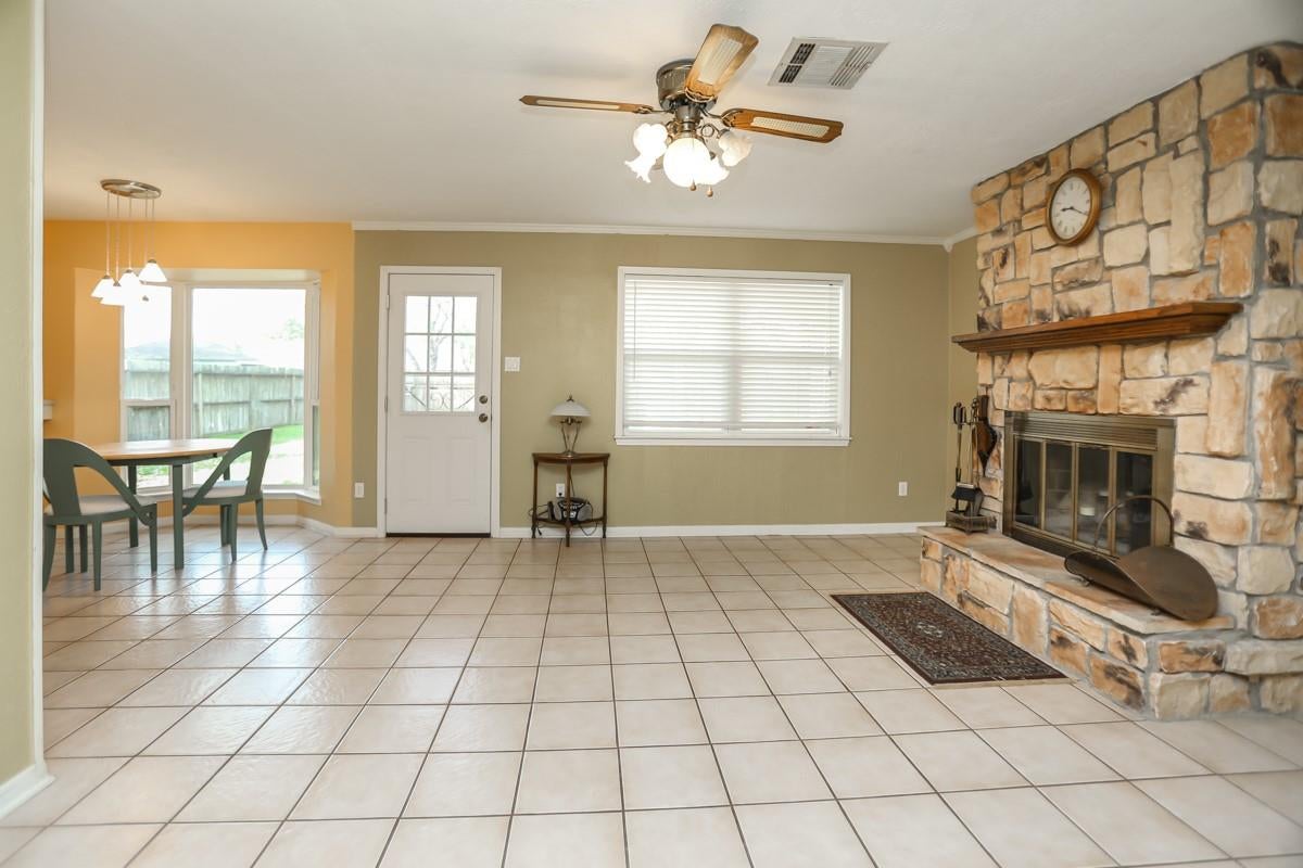 1809 Lazy Creek Ln, Pearland, TX 77581 photo