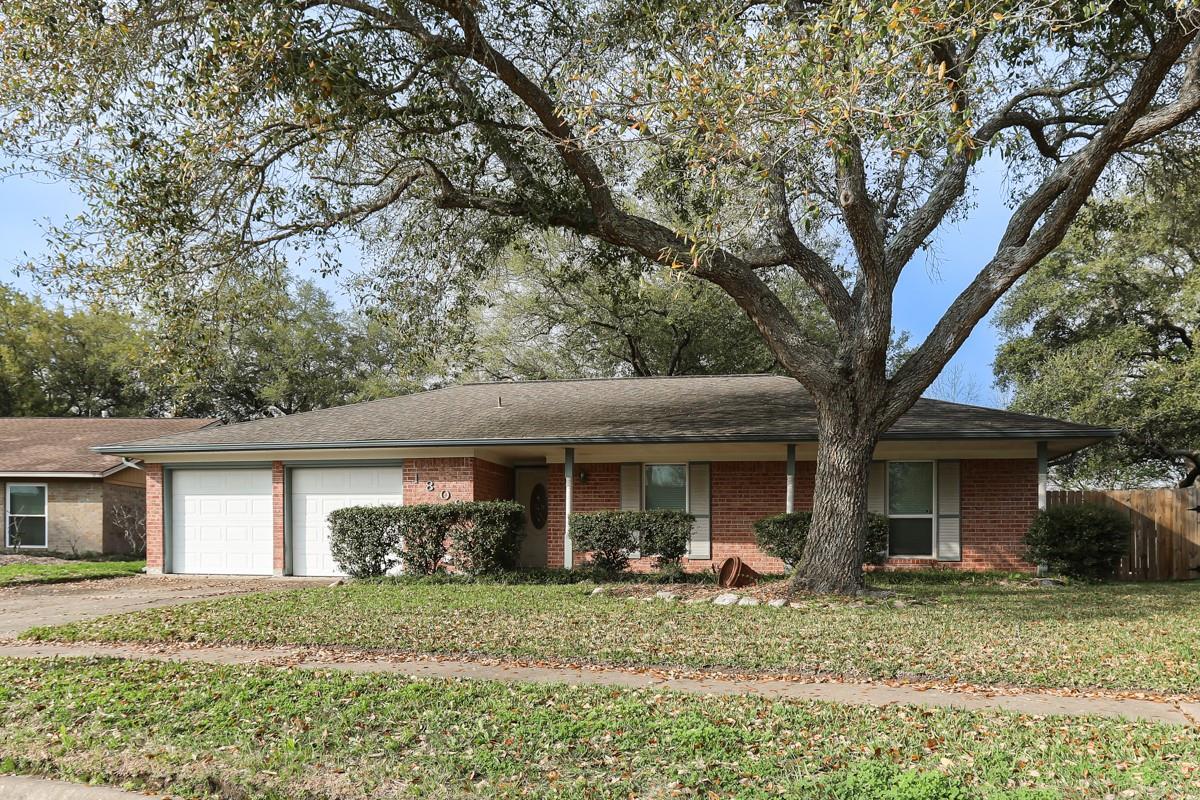 1809 Lazy Creek Ln, Pearland, TX 77581