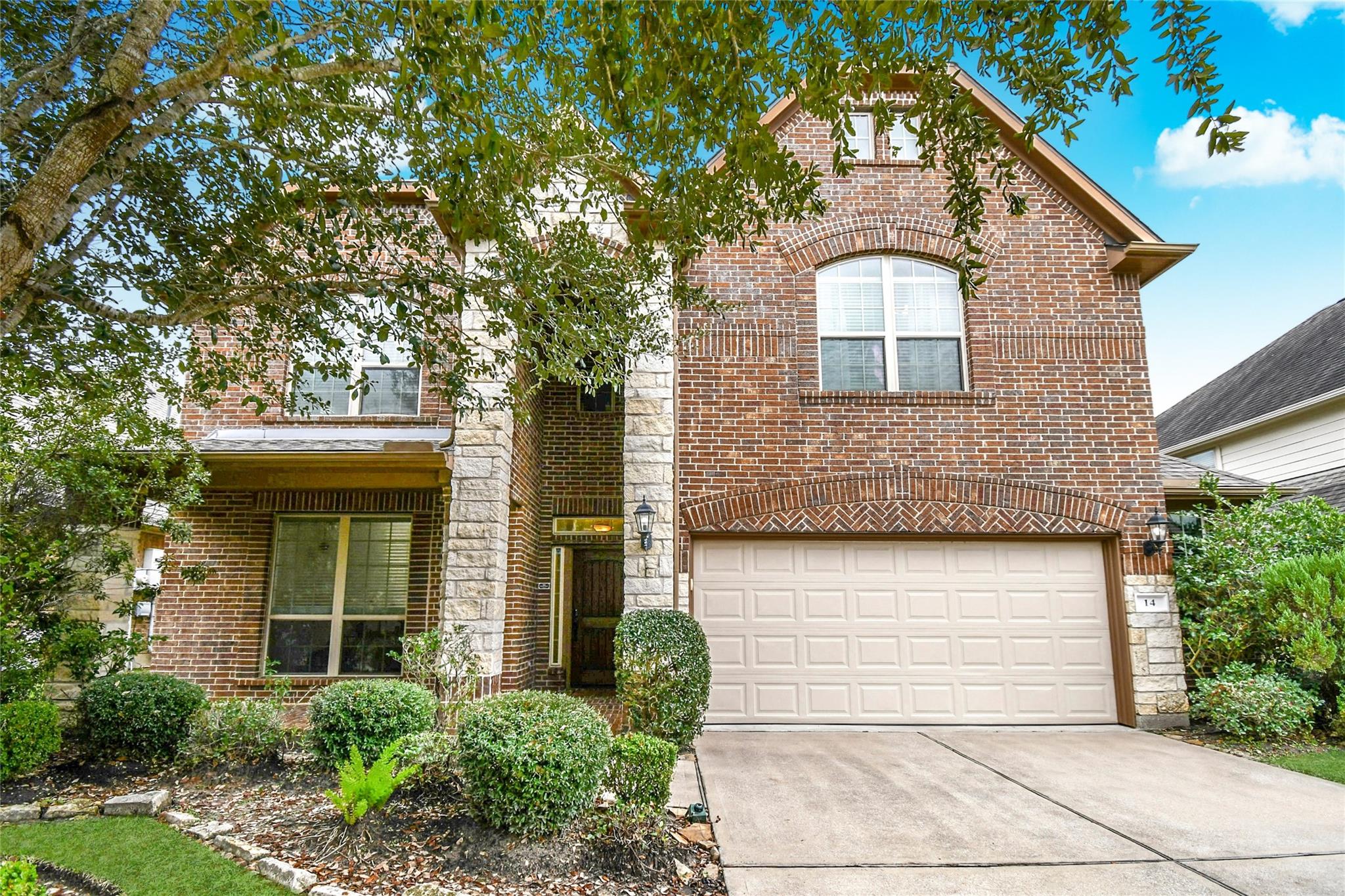 14 S Estherwood Pl, The Woodlands, TX 77354 photo