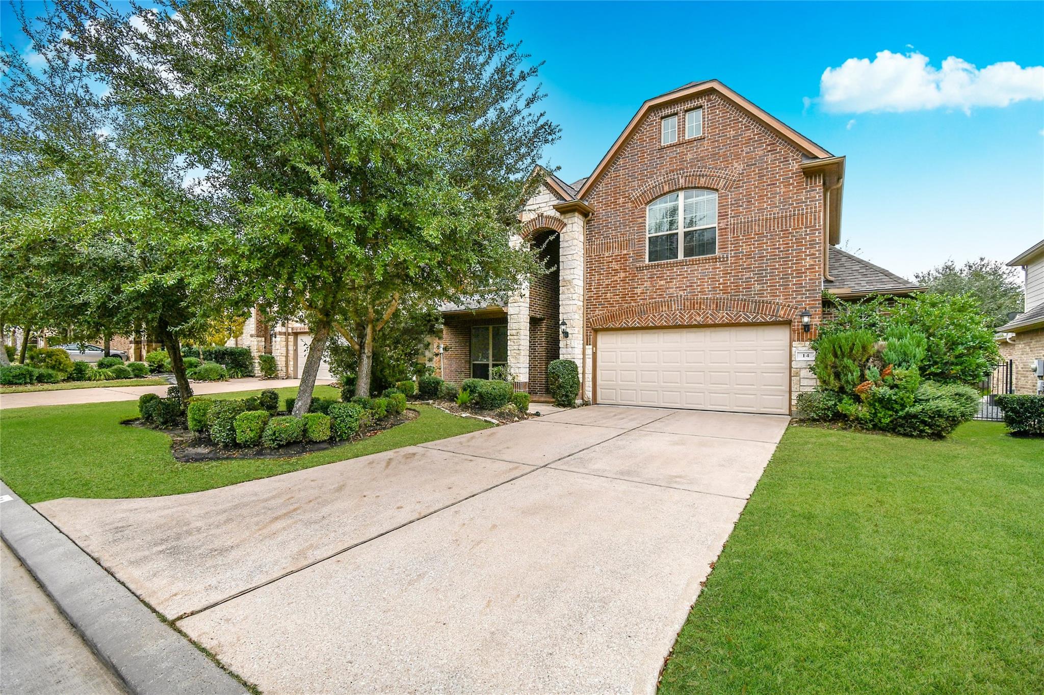 14 S Estherwood Pl, The Woodlands, TX 77354 photo