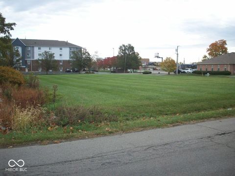 Unimproved Land in Indianapolis IN 8101 Castleton Road.jpg