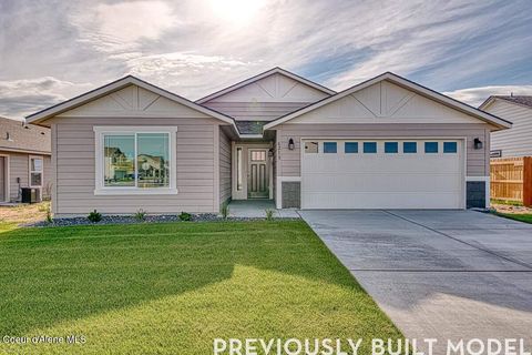 Single Family Residence in Hayden ID 10027 Liverpool Loop.jpg