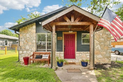 Single Family Residence in Boerne TX 421 James ST.jpg