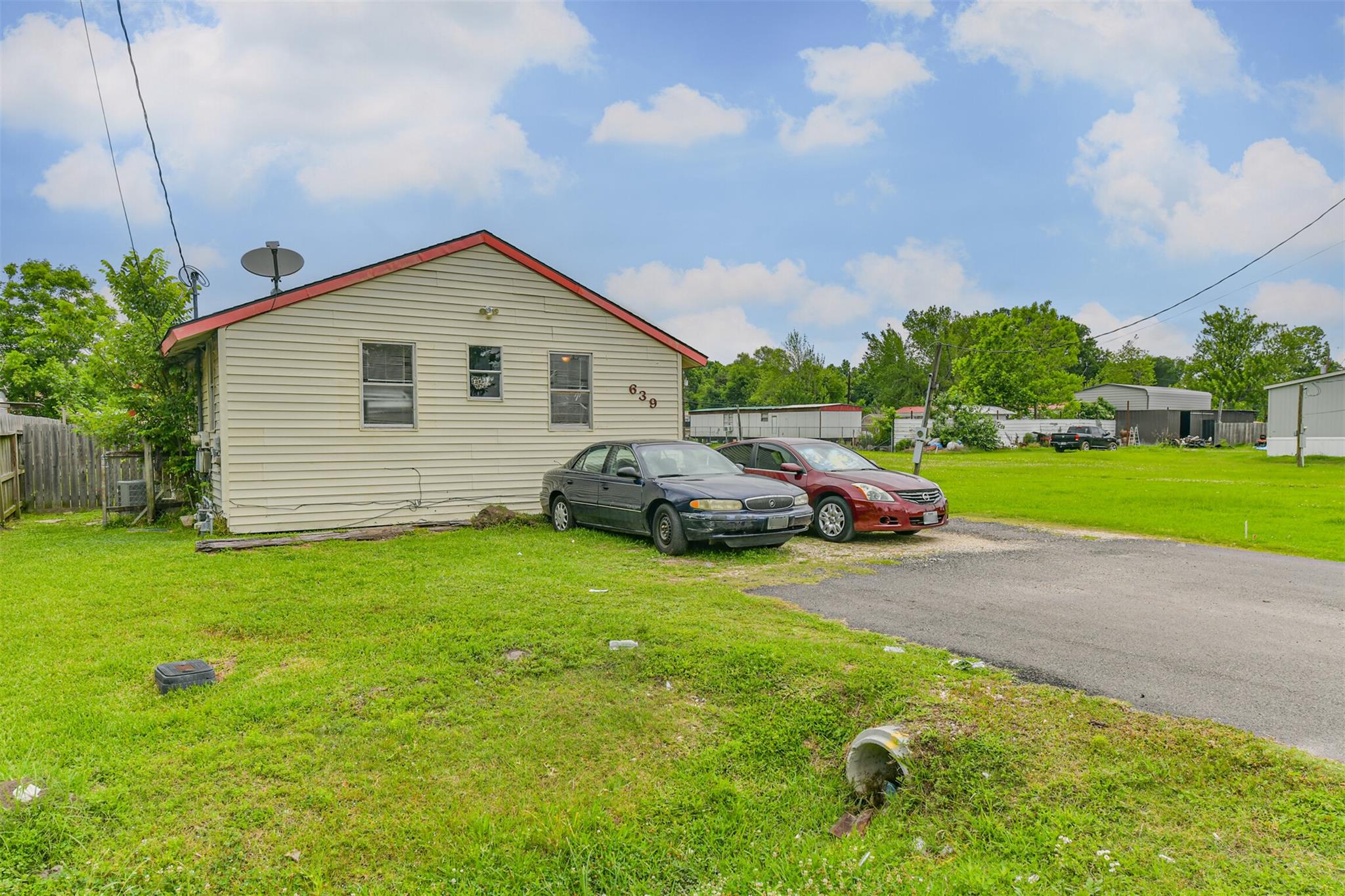 639 E Saint Charles Dr, Crosby, TX 77532 photo