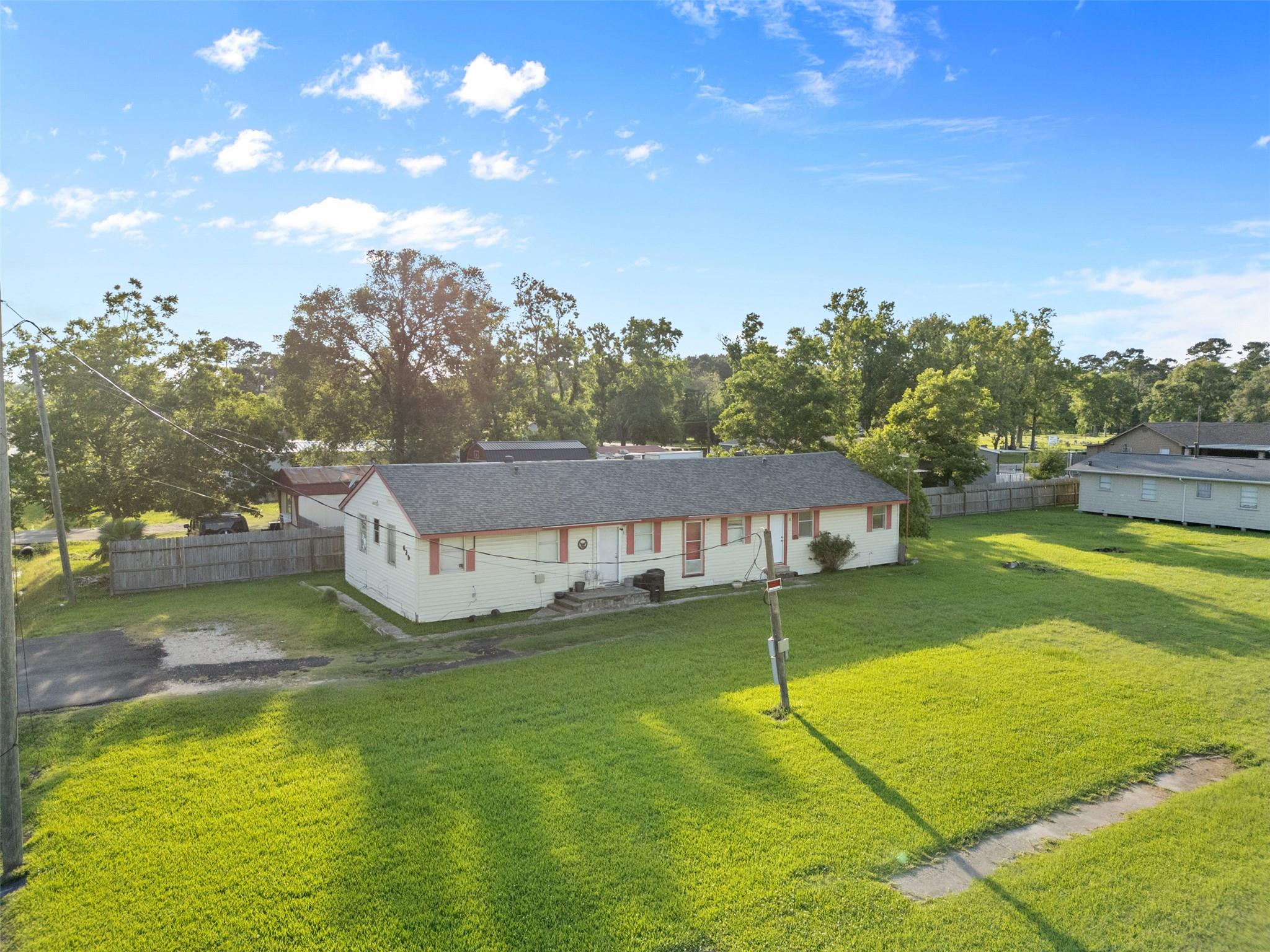 639 E Saint Charles Dr, Crosby, TX 77532 photo