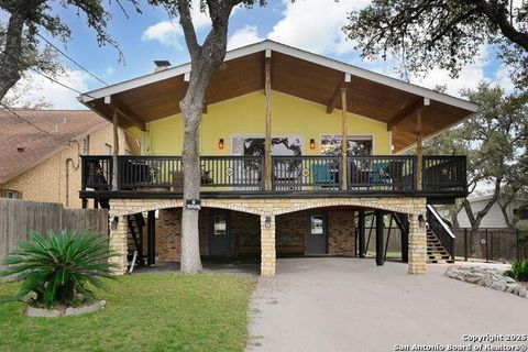 Single Family Residence in Canyon Lake TX 1087 Driftwind DR.jpg