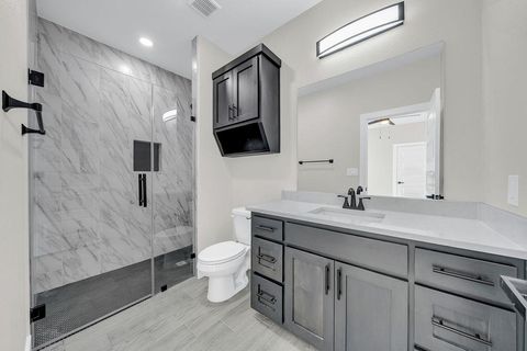Single Family Residence in Mico TX 257 PR 2774 27.jpg