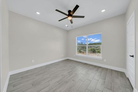 Single Family Residence in Mico TX 257 PR 2774 28.jpg