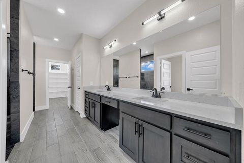 Single Family Residence in Mico TX 257 PR 2774 20.jpg
