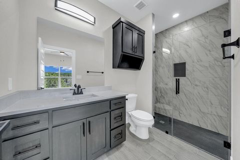 Single Family Residence in Mico TX 257 PR 2774 29.jpg