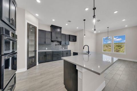 Single Family Residence in Mico TX 257 PR 2774 15.jpg