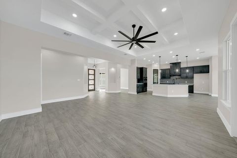Single Family Residence in Mico TX 257 PR 2774 8.jpg