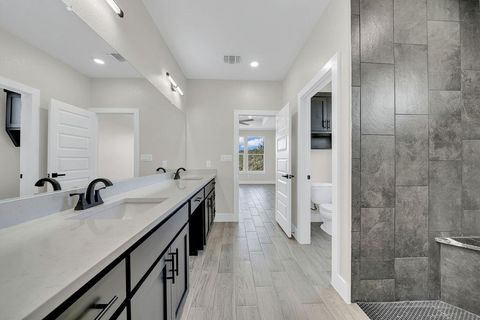Single Family Residence in Mico TX 257 PR 2774 22.jpg