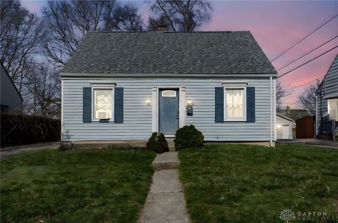 Single Family Residence in Dayton OH 2215 Farmside Drive.jpg