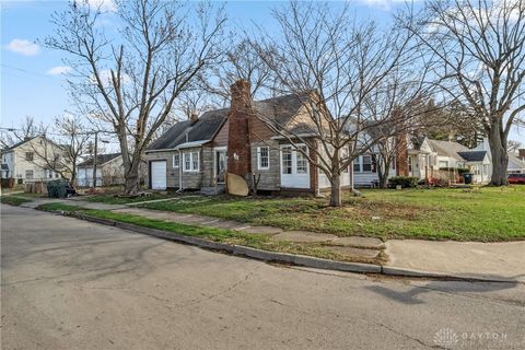 Single Family Residence in Dayton OH 201 Ashwood Avenue.jpg