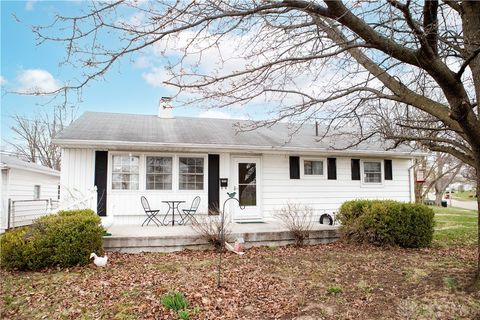 Single Family Residence in Kettering OH 2866 Galewood Street.jpg