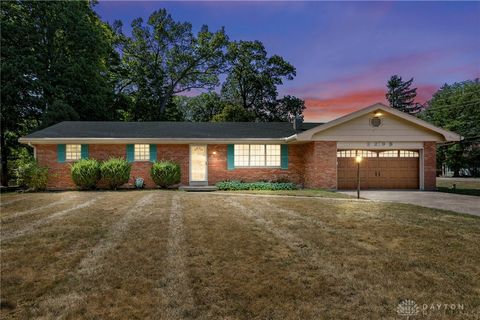 Single Family Residence in Beavercreek OH 3299 Suburban Drive.jpg