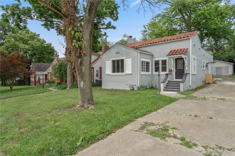 Single Family Residence in Dayton OH 2221 Rustic Road.jpg