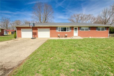 Single Family Residence in Miamisburg OH 6217 Cedar Lane.jpg