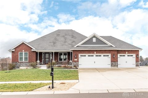 Single Family Residence in Carlisle OH 119 Wolf Creek Court.jpg
