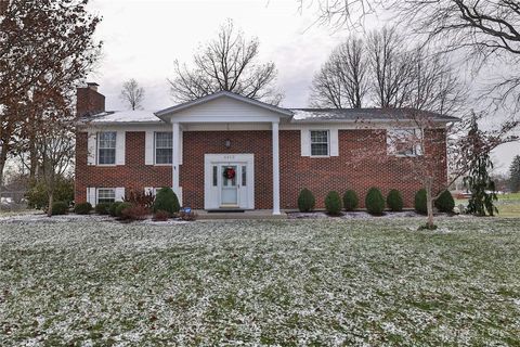 Single Family Residence in Beavercreek OH 4413 Castle Gate Drive.jpg