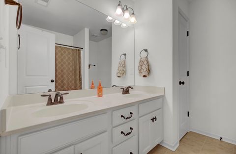Single Family Residence in Summerville SC 317 Whispering Breeze Lane 32.jpg