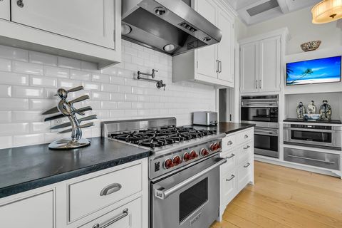 Single Family Residence in Kiawah Island SC 212 Chinaberry Lane 29.jpg