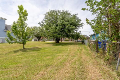 in North Charleston SC 2303 Peonie Avenue.jpg