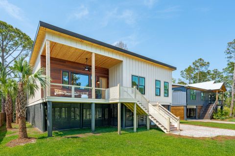 Single Family Residence in Folly Beach SC 1012 E Erie Avenue.jpg