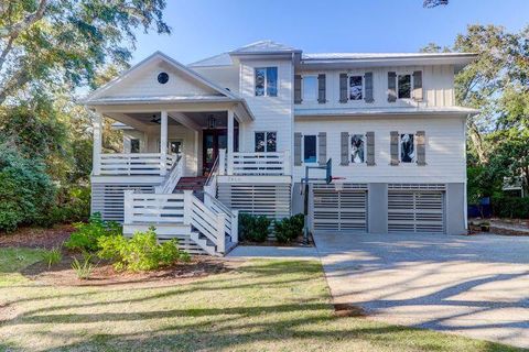 Single Family Residence in Sullivans Island SC 2414 Goldbug Avenue.jpg