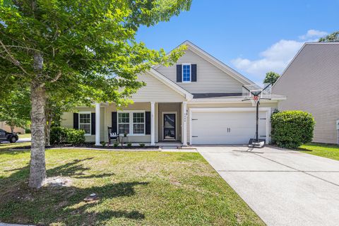 Single Family Residence in North Charleston SC 5400 Turning Tide.jpg