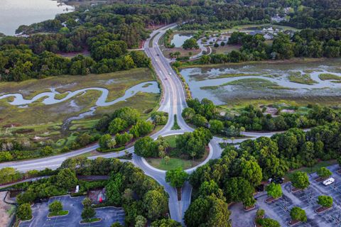Single Family Residence in Kiawah Island SC 200 Belted Kingfisher Road 102.jpg
