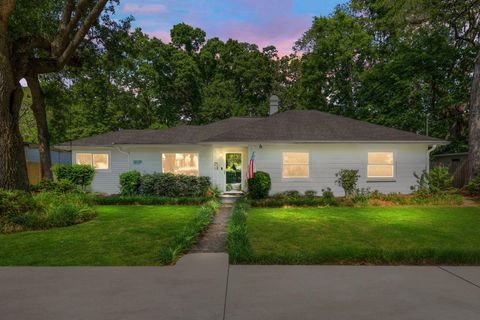 Single Family Residence in Charleston SC 672 W Oak Forest Drive.jpg