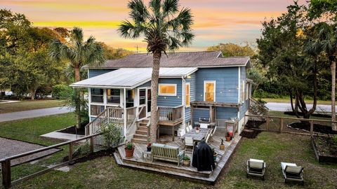 Single Family Residence in Sullivans Island SC 2530 Jasper Boulevard 11.jpg