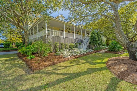 Single Family Residence in Sullivans Island SC 2629 Goldbug Avenue 5.jpg