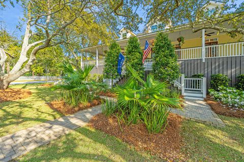 Single Family Residence in Sullivans Island SC 2629 Goldbug Avenue 8.jpg