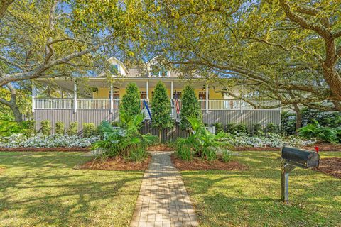 Single Family Residence in Sullivans Island SC 2629 Goldbug Avenue 6.jpg