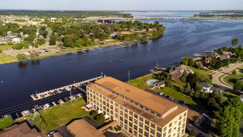 Condominium in OSHKOSH WI 1545 ARBORETUM Drive.jpg