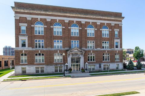Condominium in OSHKOSH WI 105 WASHINGTON Avenue.jpg